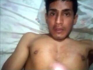 Otro video para alegrar la noche. Una masturbadita rica y dormir fino toda la noche