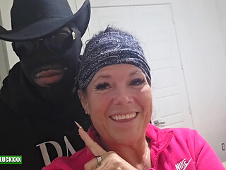 Lucky Gurl Hollee Huntress Sidequest - Hotwife Gives the Best POV Blowjob