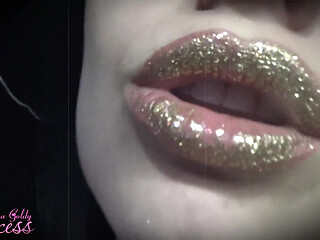 The most mesmerizing  golden lipstick