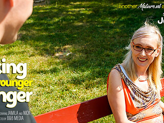 Mature Jamila Fucking And Sucking A Younger Guy At Home