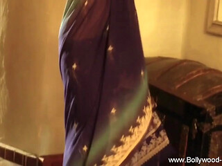 Sensual Tawaif Courtyard Dance