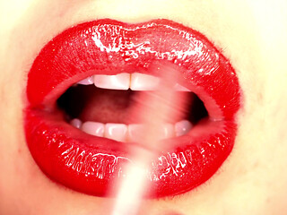 4K Applying lip gloss & smoking & spit fetish