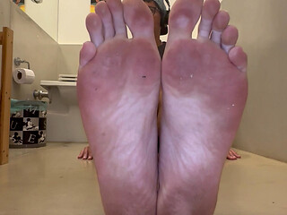 My Young feet making u happy, worship me