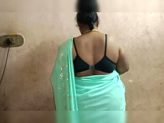 Tamil Aunty Hot Saree Fingering - Big Natural Tits Grabbed in Homemade Indian Sex