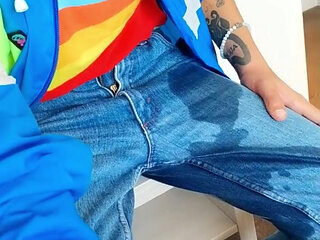 Wetting My Jeans - I'm Lazy to Go to the Toilet