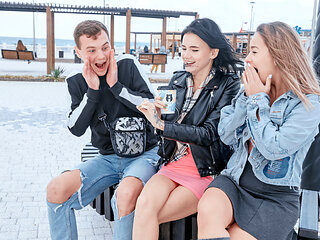 Hot Babes Bring The Guy Home To Fuck Them Threesome