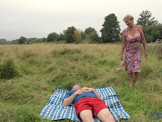 Outdoor Sex - Picnic Time Surprise