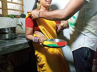 HOLI Par Sexy Bhabhi ko Color Lagakar Kitchen Stand Par...