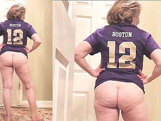 Sporty GILF Marierocks Shows Off Big Natural Tits and Huge Ass