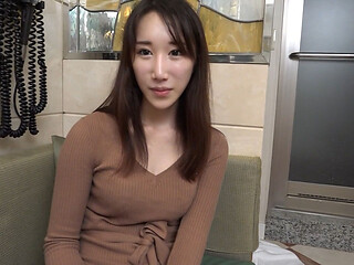 The Gap Is Amazing!! a Seductive yet Super Innocent E-cup Beauty