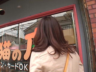 A179F12 Picking up mature women on the street, asking them to help with the internet show 'Black men who want to talk to Japanese women'! Instantly a quiet mature woman curious about her big!