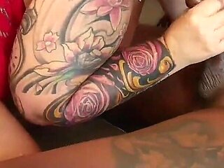 Iluv Shauna Gives Sloppy BJ to BBC & Gets Fucked in Return