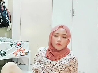Hottie Malay Hijab Solo Frigging Ejaculation