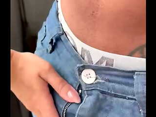 Personal pauzudo, fode vizinha casada safada na cama do corno manso. Personal pauzudo, viu casadinha na academia e fodeu a safada enquanto o marido corno trabalha.