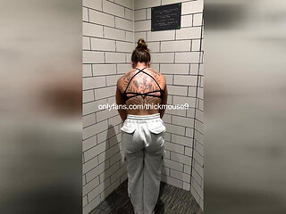 PUSSY FLASH - TEEN'S YOGA ROUTINE GOES WRONG