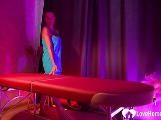 Massage turns into a hardcore fucking session