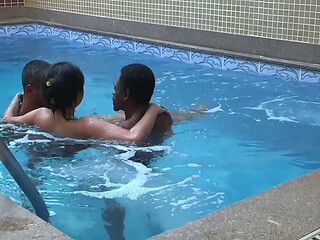 Que se foda a quarentena fizemos um menagem na piscina - Lunna Real