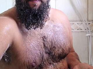 King gainer in shower