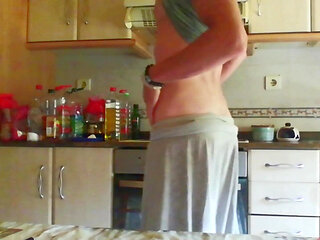 Guy Shows off His Sexy Body