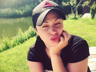 Duck face outdoor, making my lips much bigger!