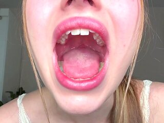 stepsister likes to show her mouth and tongue