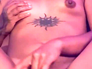 I Play with My Clitoris with a Happy Ending