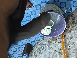 Tamil10inches BBC Splash Piss Session