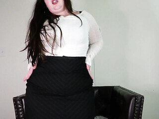 Chubby BBW siren strips down and shows off her amazing big butt