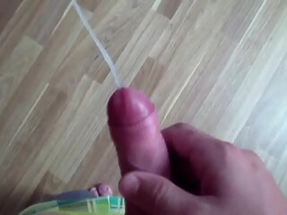 Teen wanking &amp_ cumming