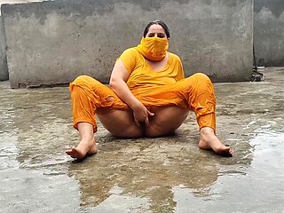 Pakistani Stepmom Enjoy The Rain