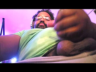 Thick Daddy Jerks off While Editing His own Vid