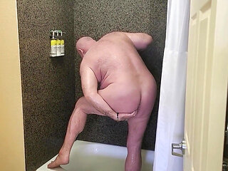 Bear Takes a Shower for You!!