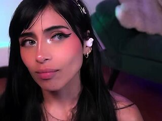 Brunette Solo Webcam Masturbation
