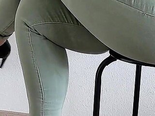Green Thight Sexy Jeans and High Heels.