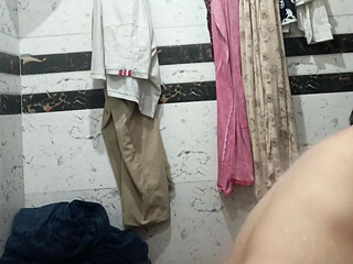 Priya Bhabi Washroom Clean Video