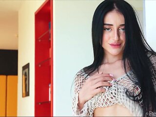 Sunny Day Mesmerizes with Cute Solo Finger Play