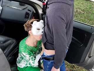Amateur Emily and David in HD - Masked deep-throating blowie under the hood