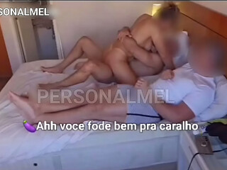 A SAFADA DA MELHOTWIFE GOZA BEM MAIS GOSTOSO QUANDO O MARIDO CORNO TA ASSISTINDO ELE NO PAU DOS OUTROS