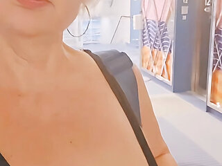 I'm looking for a stranger with a big cock to fuck my mature slut pussy