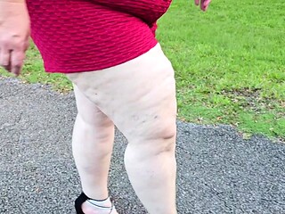 Chubby hijab MILF shows off big booty and pees during walk