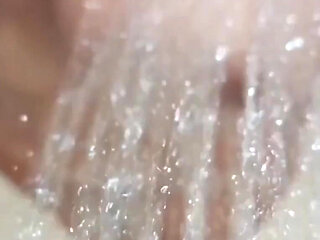 Does Showering Makes You Want to Pee Too?
