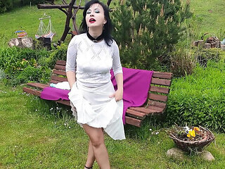 Wanilianna Solo Mature Mom Jerking Off Her Muff in Garden Outdoor HD