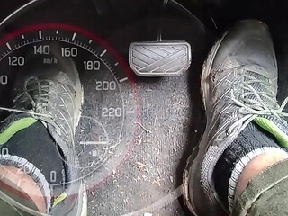 Downhill Rush &ndash_ Intense Pedal Pumping and Brake Failure Action!