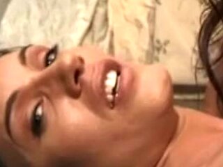 Watch plastic model's sex