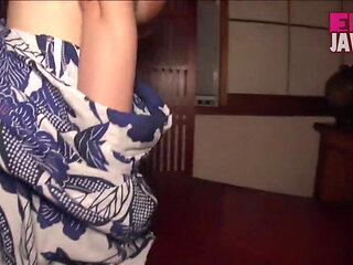 Hunting the Married Beauty Waka Kakimoto - 2