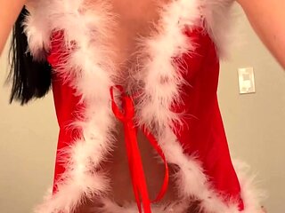 Fatty girl who loves big cocks warms up for a hardcore sex