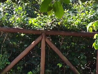 Risky Handjob for a Hot Babe in the Park!