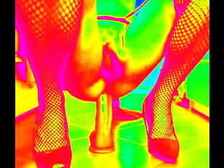 Gay psichedelico con dildo nel culo analissimo