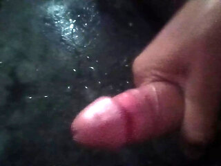 I went to take a shower in the talk room, I clenched my fist.