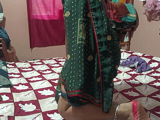 Desi pinki bhabhi nelagbhag ek mahine bad gand marwai